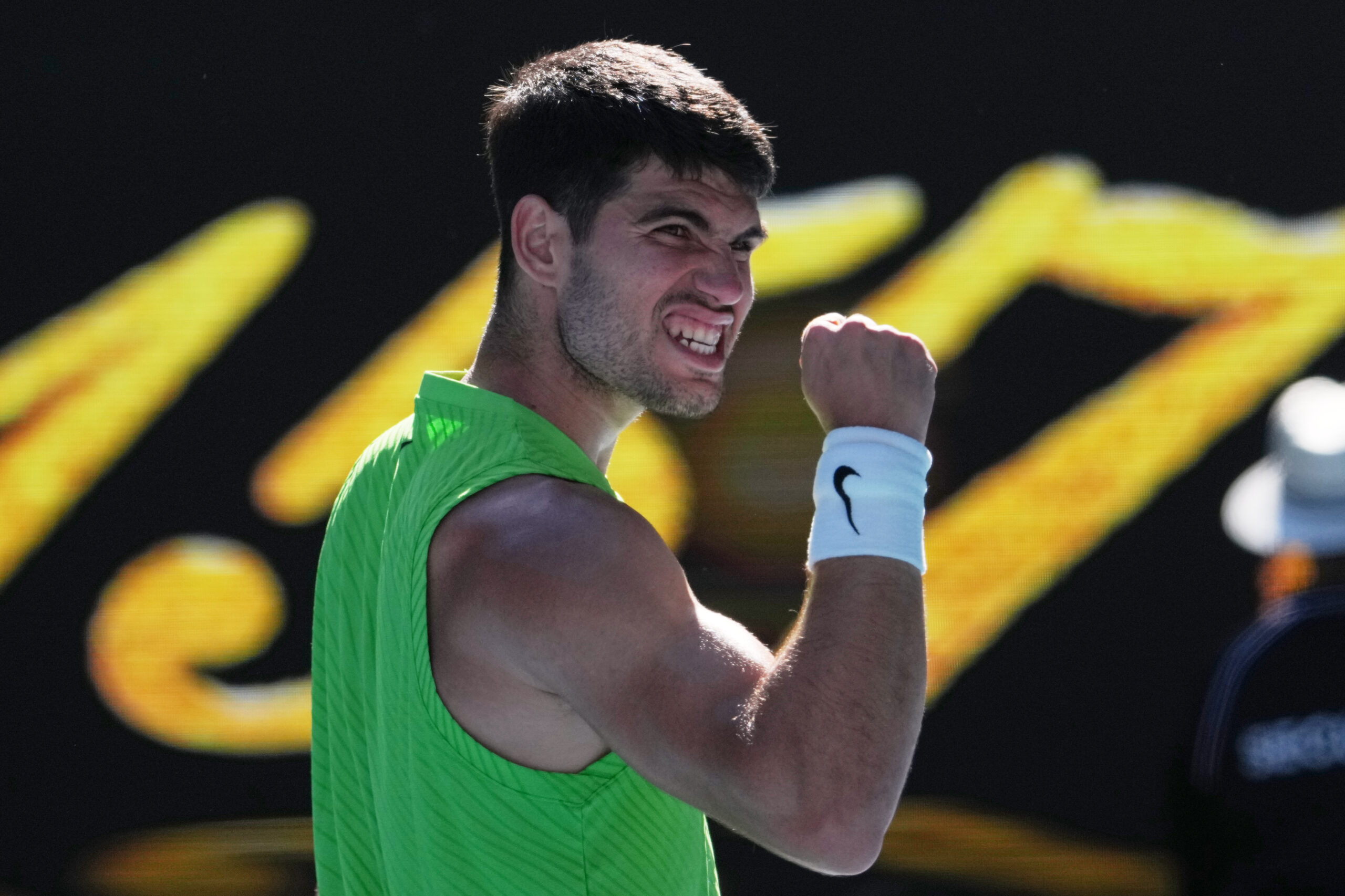 Record crowds witness Sabalenka, Alcaraz, Gauff and Zverev advance